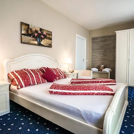 Borgo Dei Poeti Romantik 4* Manerba del Garda